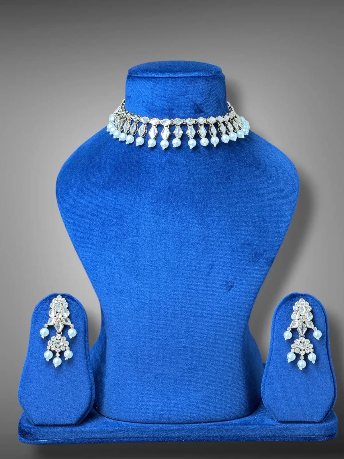 Elegant Kundan Geometric Choker Set