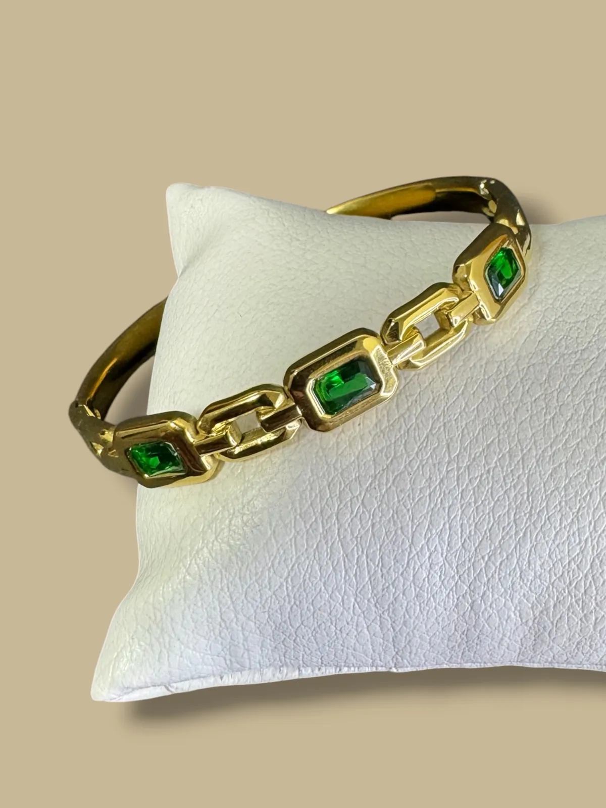 Luxe Triple Clover-Motif Link Bracelet with Deep Onyx-Tone Inlay