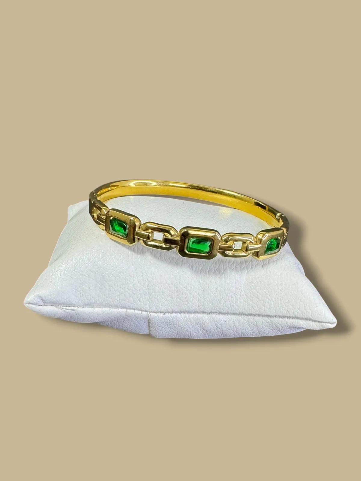 Luxe Triple Clover-Motif Link Bracelet with Deep Onyx-Tone Inlay - View 2