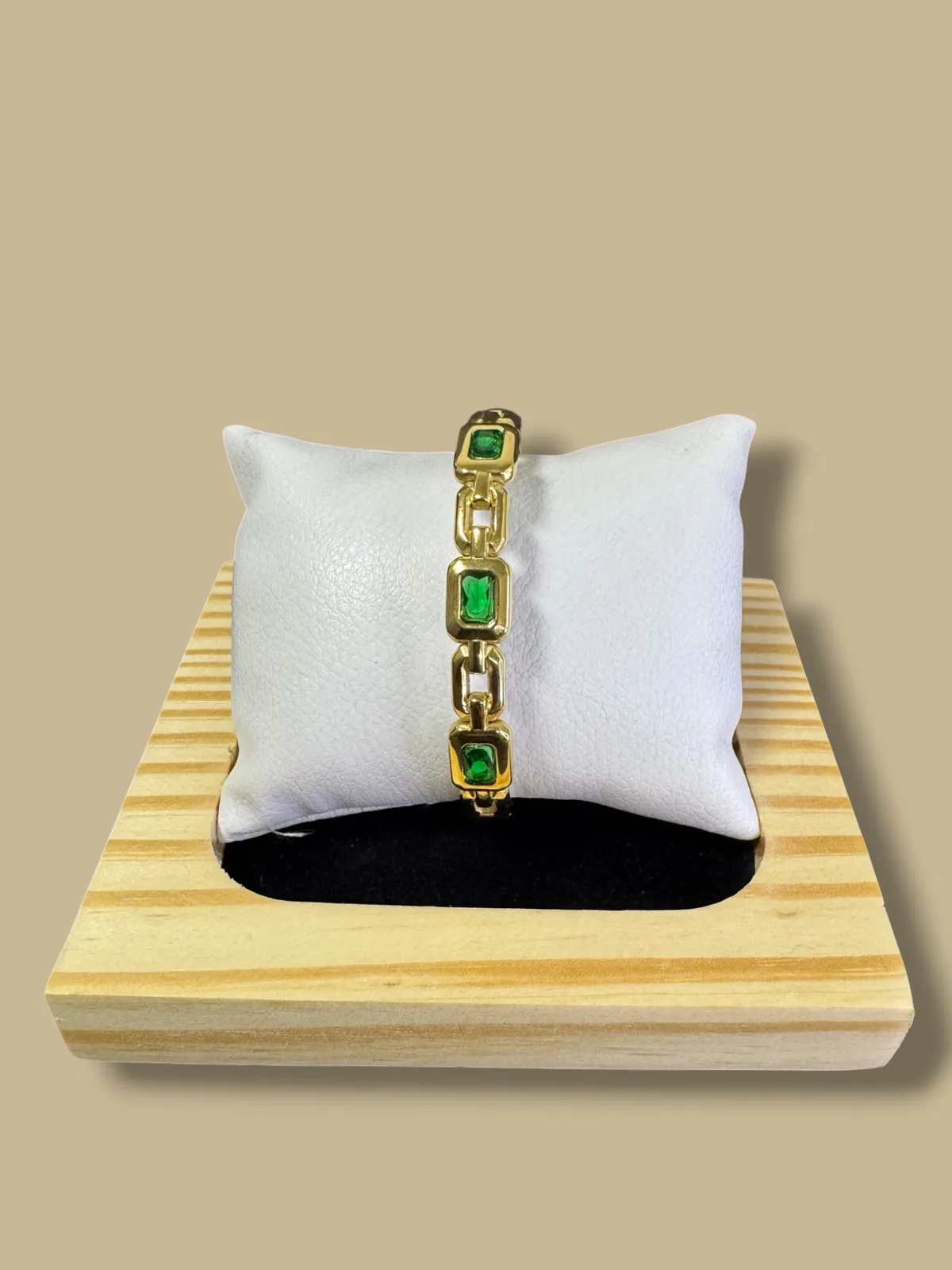 Luxe Triple Clover-Motif Link Bracelet with Deep Onyx-Tone Inlay - View 3