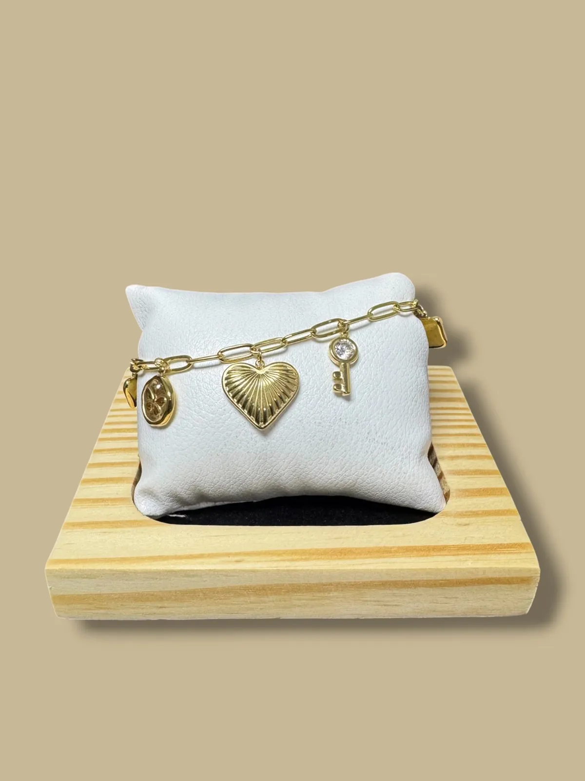 Anti-Tarnish Luxe Medallion Charm Bracelet