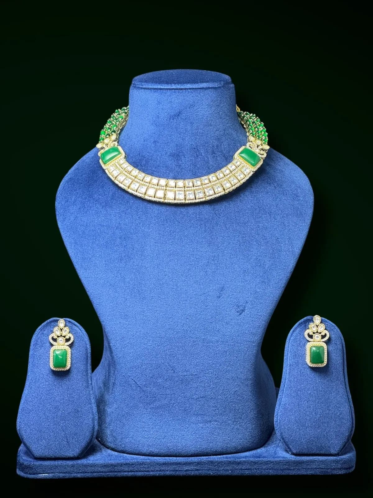 Royal Kundan Hasli Necklace Set with Structured Statement Design Earings 